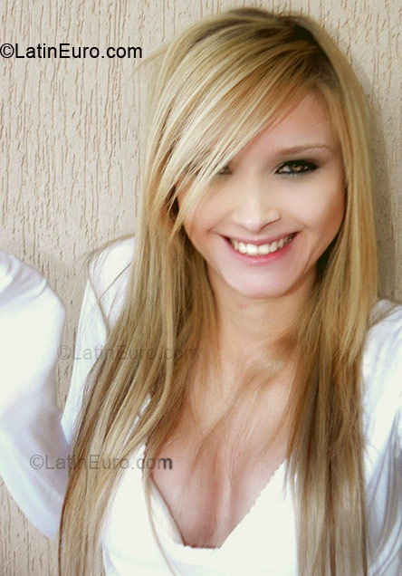 Date this sensual Brazil girl Bella from Umuarama BR4734