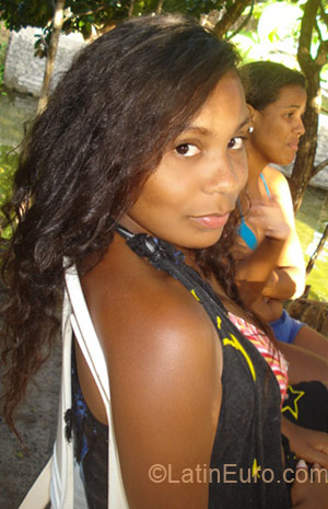 Date this voluptuous Brazil girl Vivianne from Brasilia BR3051