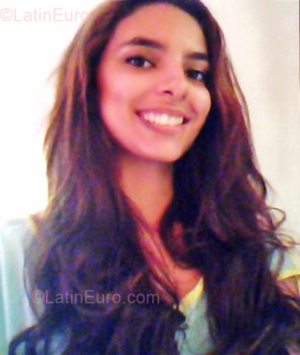 Date this nice looking Brazil girl Larissa from Rio de Janeiro BR3080