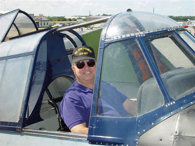 Date this voluptuous United States man Robert from Miami US6139