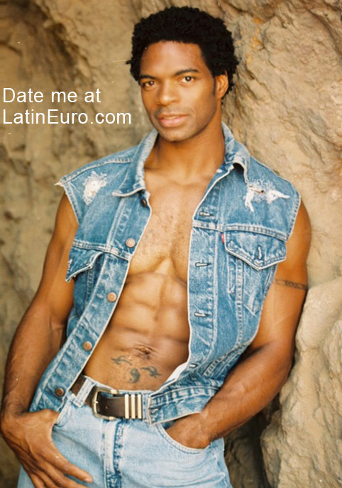 Date this sensual United States man Brad from chicago US6186