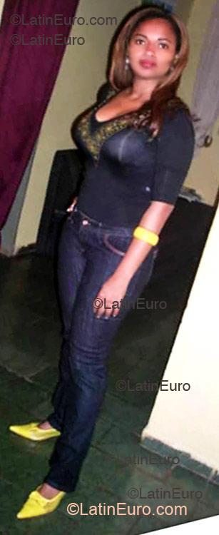 Date this athletic Brazil girl Keila from Goiania BR5773