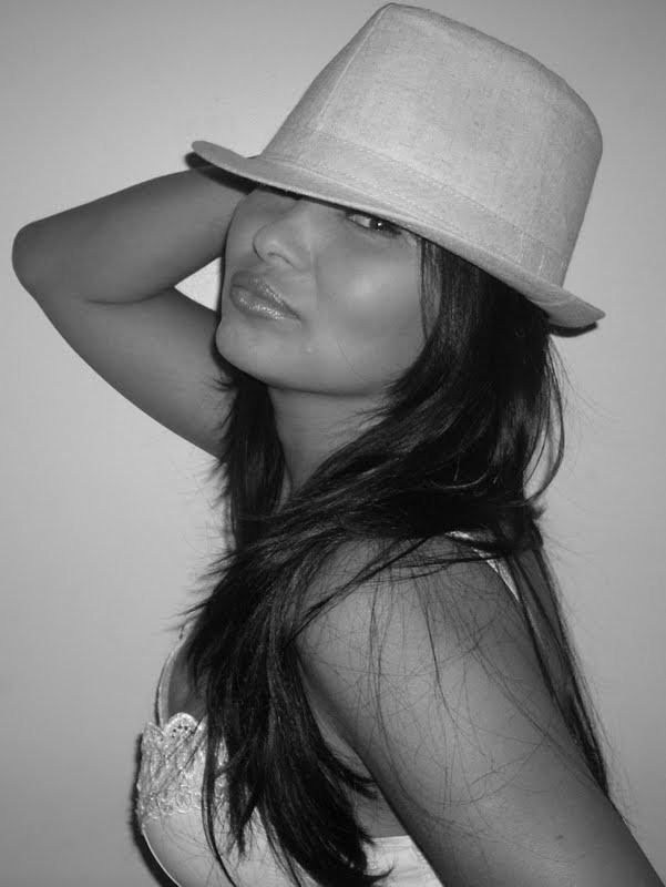 Date this happy Brazil girl Morena2 from Brasilia BR3266