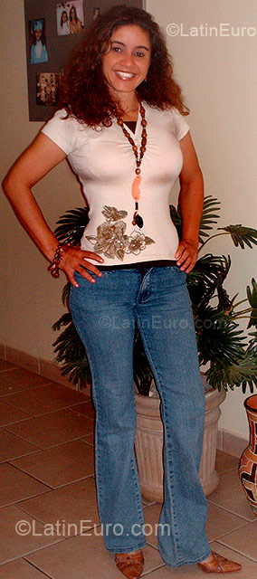 Date this voluptuous Brazil girl Claudia from Campo Grande BR3456