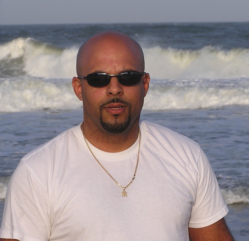 Date this lovely United States man Edwin from Virginia Beach US7120