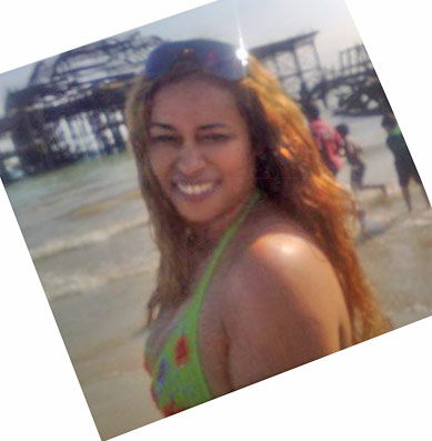 Date this happy United Kingdom girl Yara from bermondsey GB397