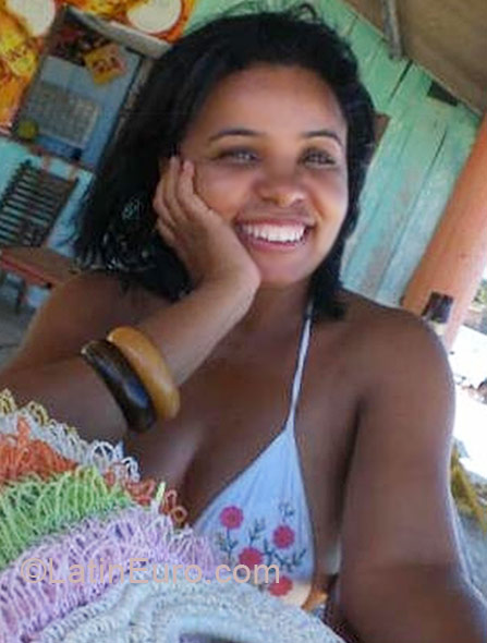 Date this nice looking Brazil girl Betina from Ilhéus BR3503