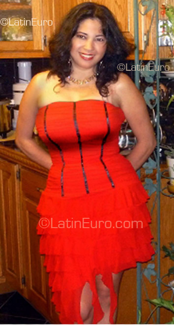 Date this cute Peru girl Katiuska from Bagua PE320