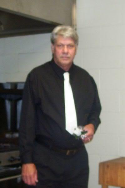 Date this athletic United States man Descares from Albert US7315