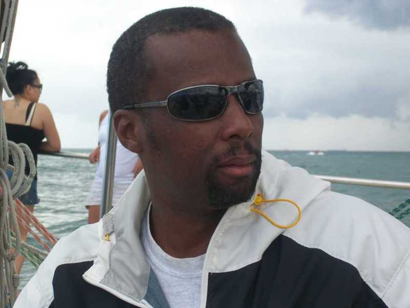 Date this athletic United States man Curt from Honolulu US7430