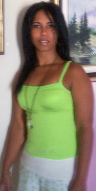 Date this nice looking Brazil girl Andreia from Rio De Janeiro BR3628