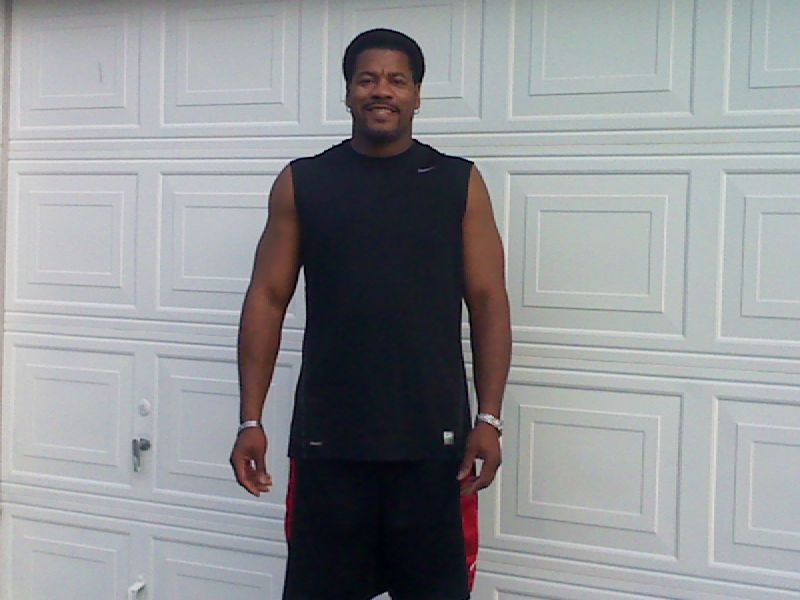 Date this attractive United States man Robert from Jacksonville US7609