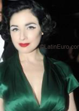 Date this sensual Brazil girl Victoria from Jau BR3669