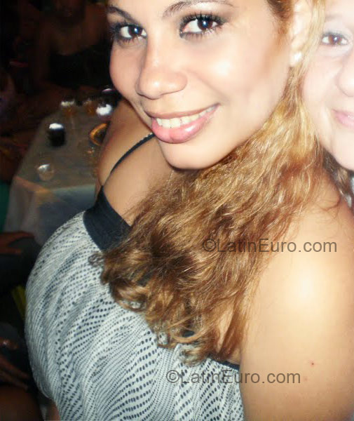 Date this charming Brazil girl Laisa from Laisa BR3675