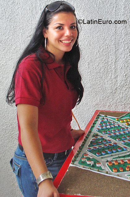 Date this gorgeous Nicaragua girl Maria Esperanza from Leon NI10