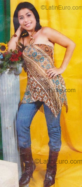 Date this hot Honduras girl Ana Julia from La Ceiba HN238