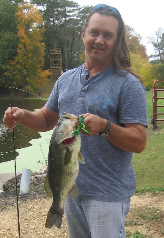 Date this attractive United States man Letekro from preston US7818