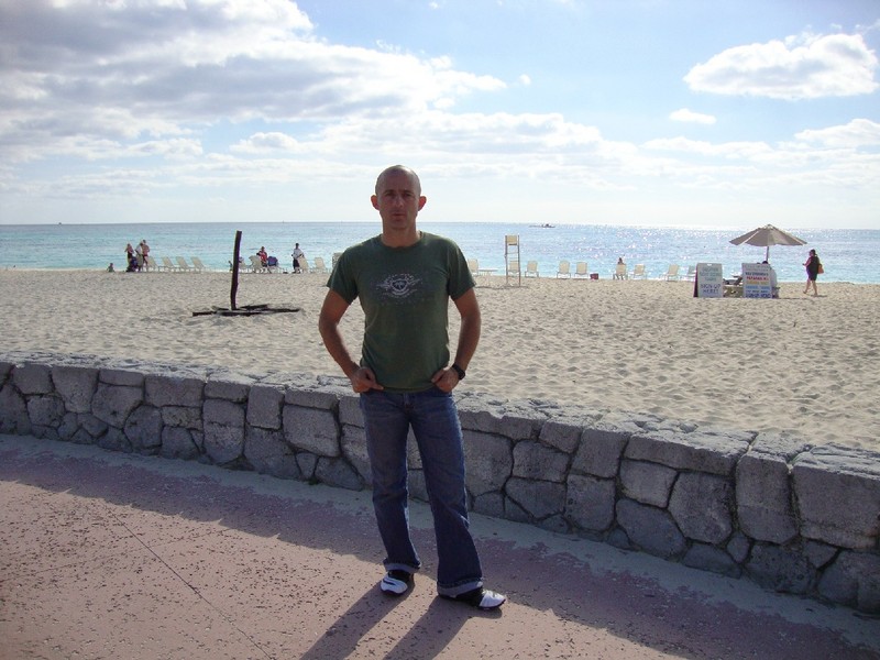 Date this good-looking United States man Kiro from Miami US7834