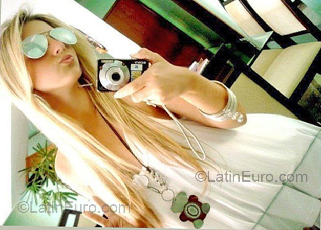 Date this athletic Brazil girl Vanessa from Rio De Janeiro BR3824