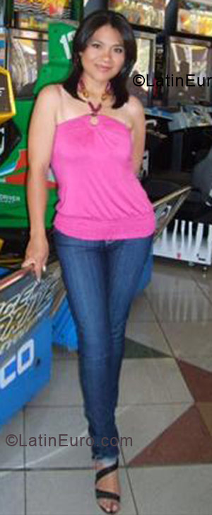 Date this nice looking Ecuador girl Nancy Cristina from Quito EC44