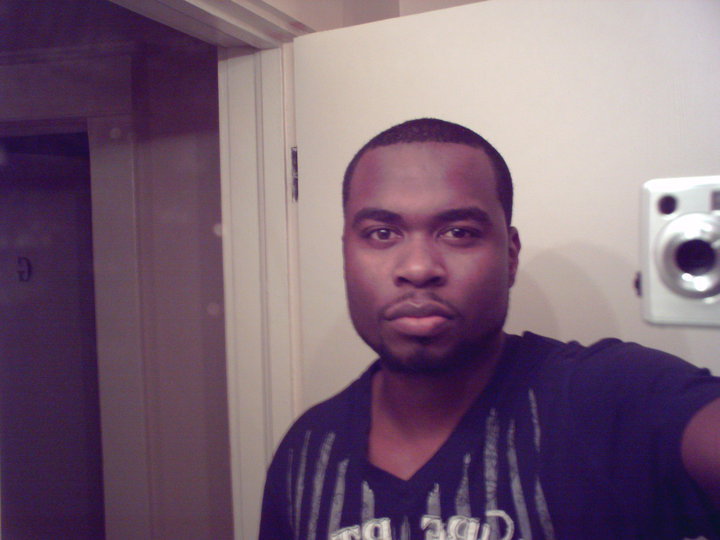 Date this good-looking United States man Larry from Greensboro US7990