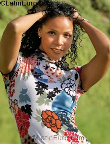 Date this nice looking Peru girl Darenka from Lima PE378