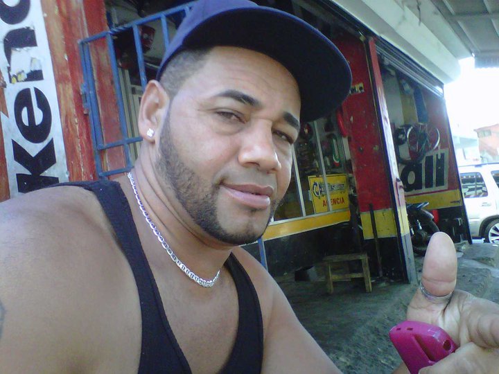 Date this nice looking Dominican Republic man Franklin from Santo Domingo DO5631