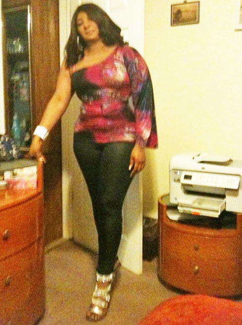 Date this hot United States girl Santy from Danbury US8365