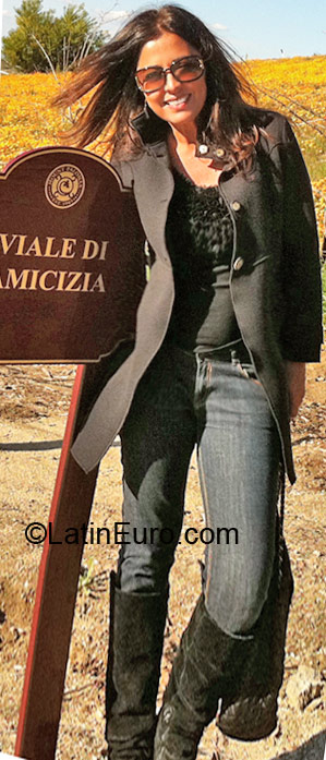 Date this happy Brazil girl Ursula from Rio De Janeiro BR4317