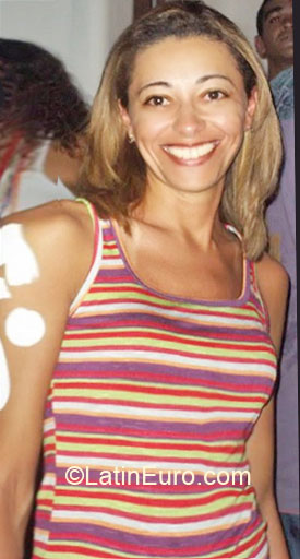 Date this voluptuous Brazil girl Vanessa from Salvador BR4477