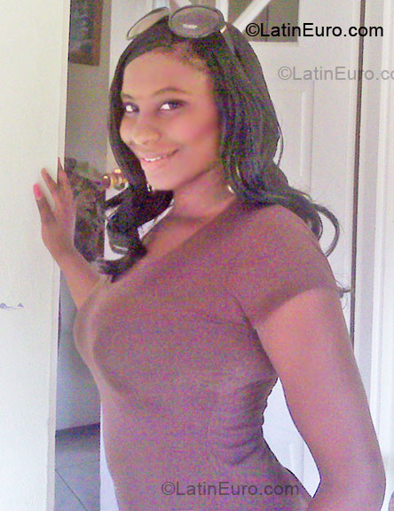 Date this stunning Jamaica girl Nasancia from St. Elizabeth JM249