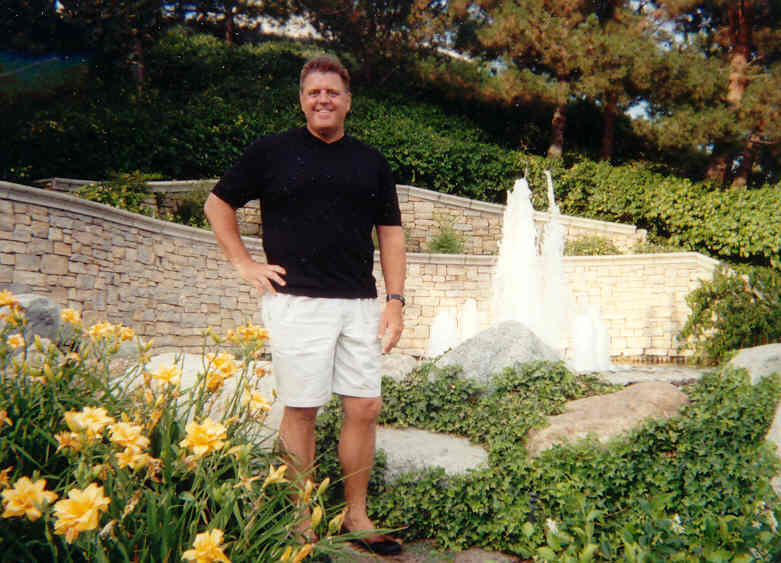 Date this happy United States man 2011man from Cathedral City US8936