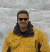 Date this happy United States man Peter from Beverly Hills US8983