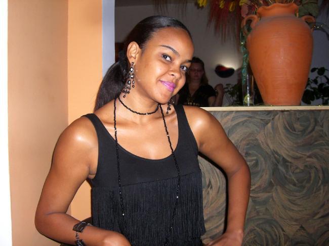 Date this passionate United States girl Linda nima from LA.California IC42