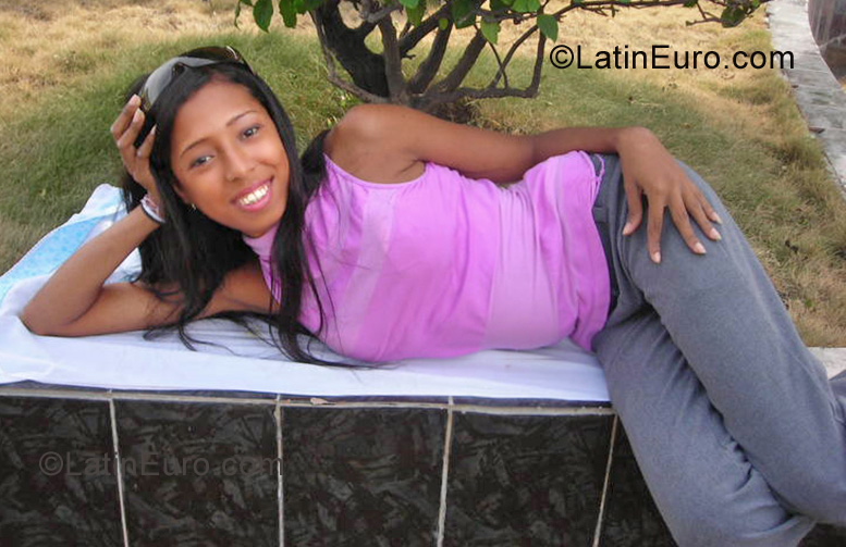 Date this sultry Dominican Republic girl Ana from Barahona DO6961