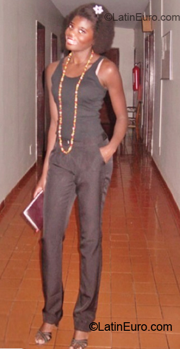 Date this nice looking Brazil girl Bilka from Brasilia BR4976