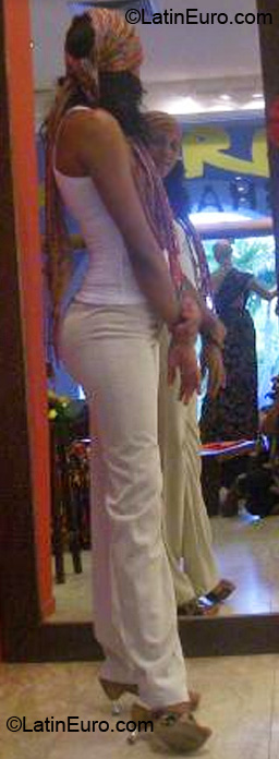 Date this lovely Brazil girl Ivis from Salvador BR4980