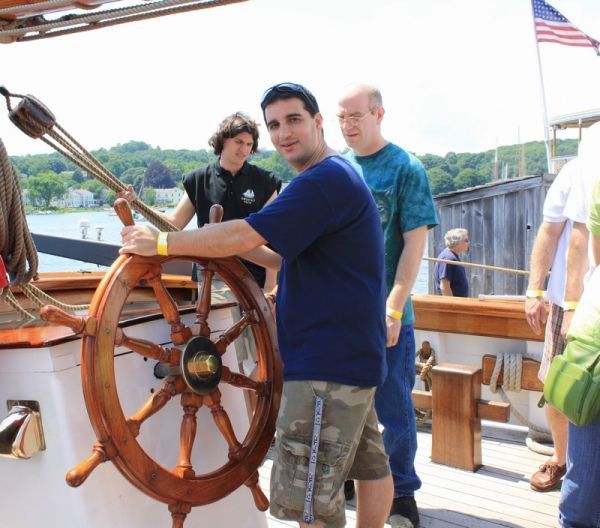 Date this good-looking United States man Samuel from Newington US9483