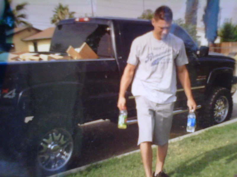 Date this voluptuous United States man MrAndrew from Mira Loma US9492