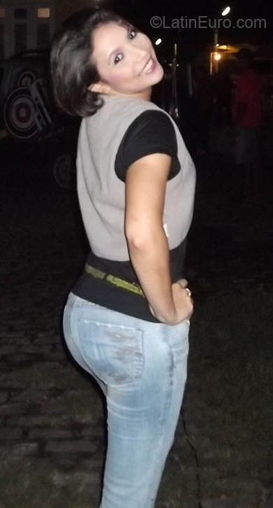 Date this voluptuous Brazil girl AlineSilva4 from Fortaleza BR5130