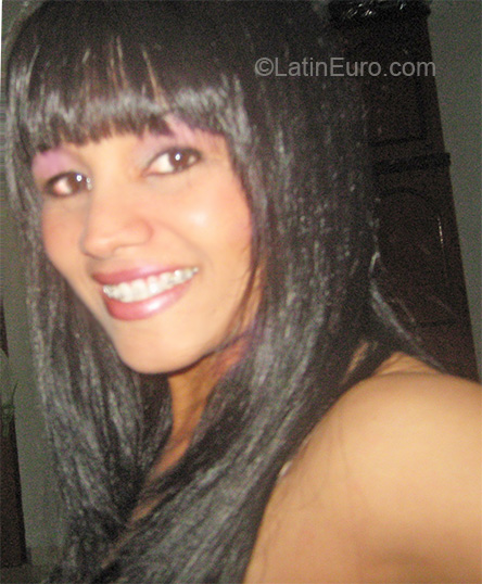 Date this attractive Brazil girl Alessandra from Limeira BR5305