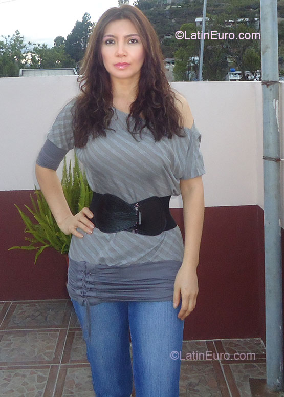 Date this good-looking Ecuador girl Olga Janeth from Cuenca EC117