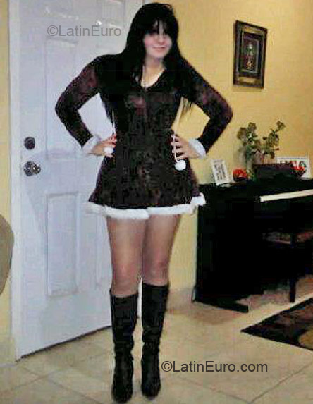 Date this attractive Honduras girl Daniela from La Ceiba HN325