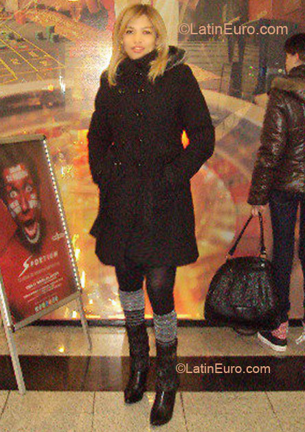 Date this foxy Italy girl Lenny from Milan IT150