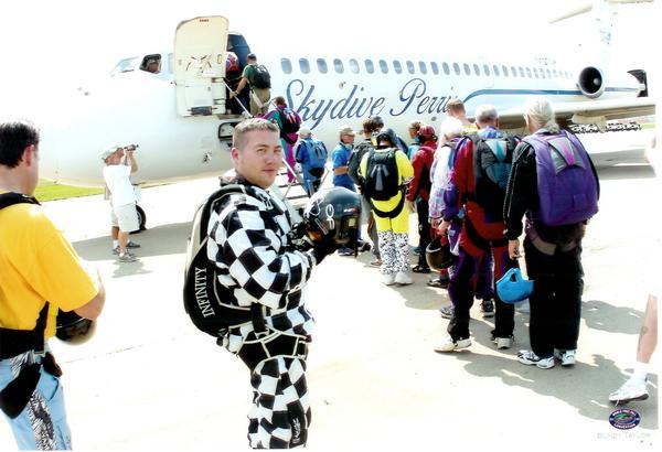 Date this tall United States man Skysurfer from Ny US10585