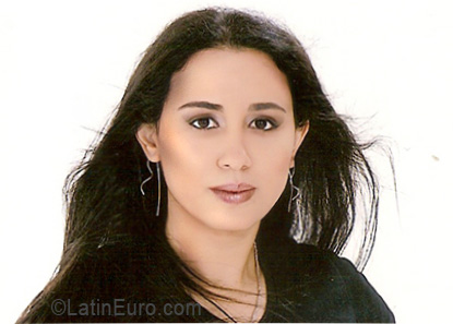 Date this happy Brazil girl Thais from Curitiba BR5825