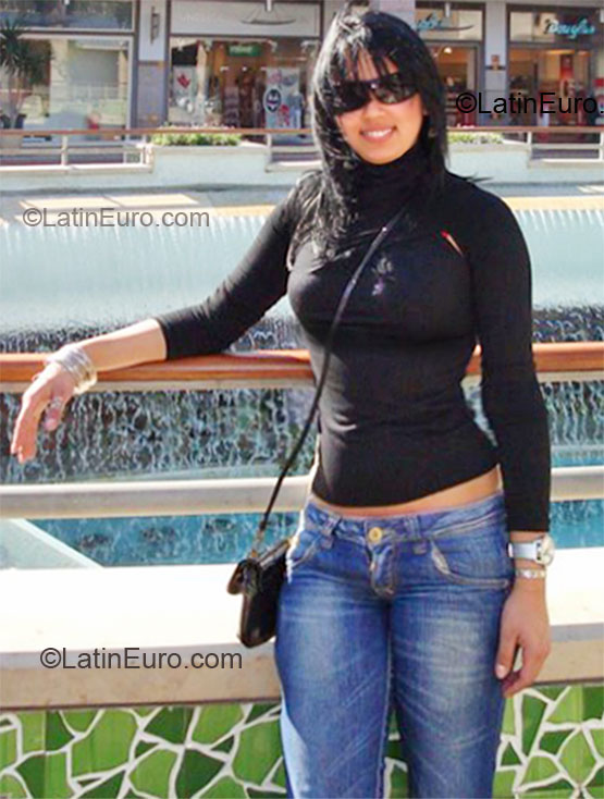 Date this hard body Brazil girl Lorraine from Sao Paulo BR5946