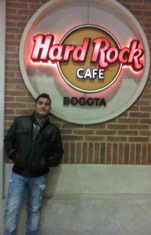 Date this young Colombia man Rafael david from Paris CO7897
