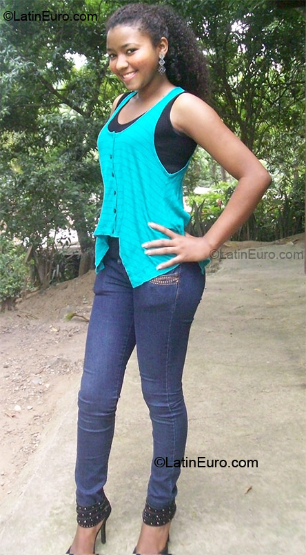 Date this tall Honduras girl Yessi from La Ceiba HN402
