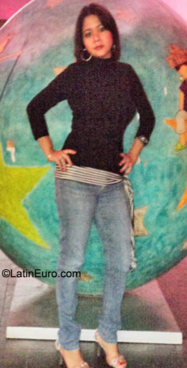 Date this georgeous El Salvador girl Mercedes from San Salvador SV25